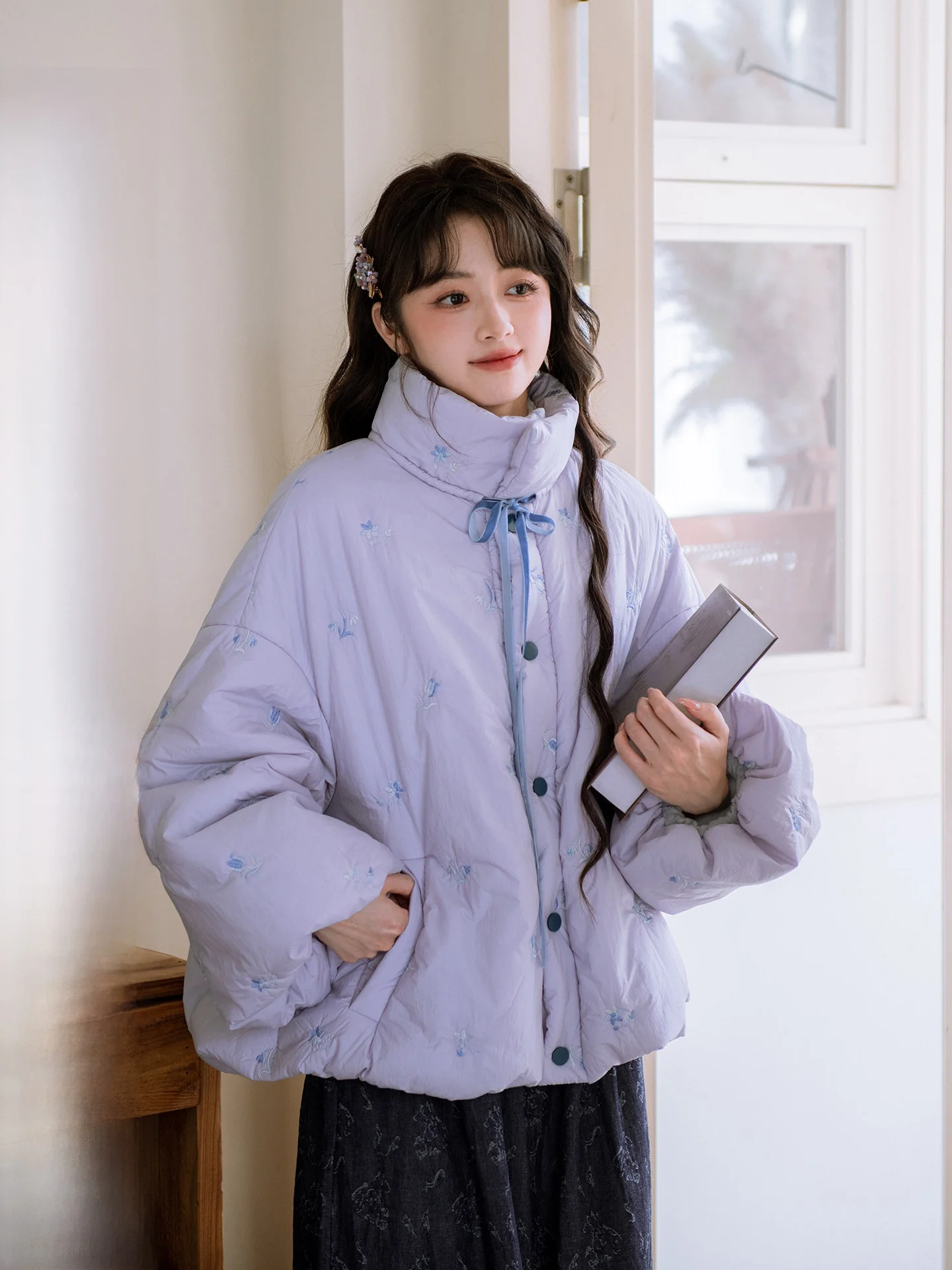 

Синяя зимняя ветрозащитная куртка из хлопка с вышивкой Blue Dr Island South Wind Valley, на флисовой подкладке, короткая верхняя одежда