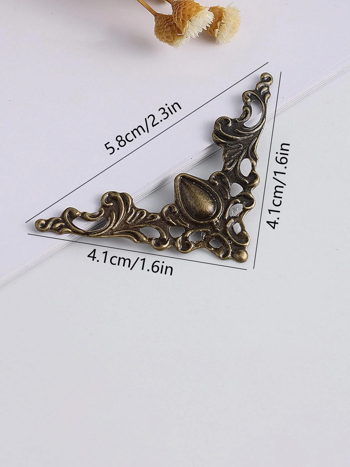 12Pcs Metal Book Corner Protectors, Decorative Pieces for Gift Box Packaging, Hollow Triangular DIY Metal Craft Accessories, Scrapbook Album Menu Pull-Out Box Decoration Metal Corner Protectors DIY Decorations