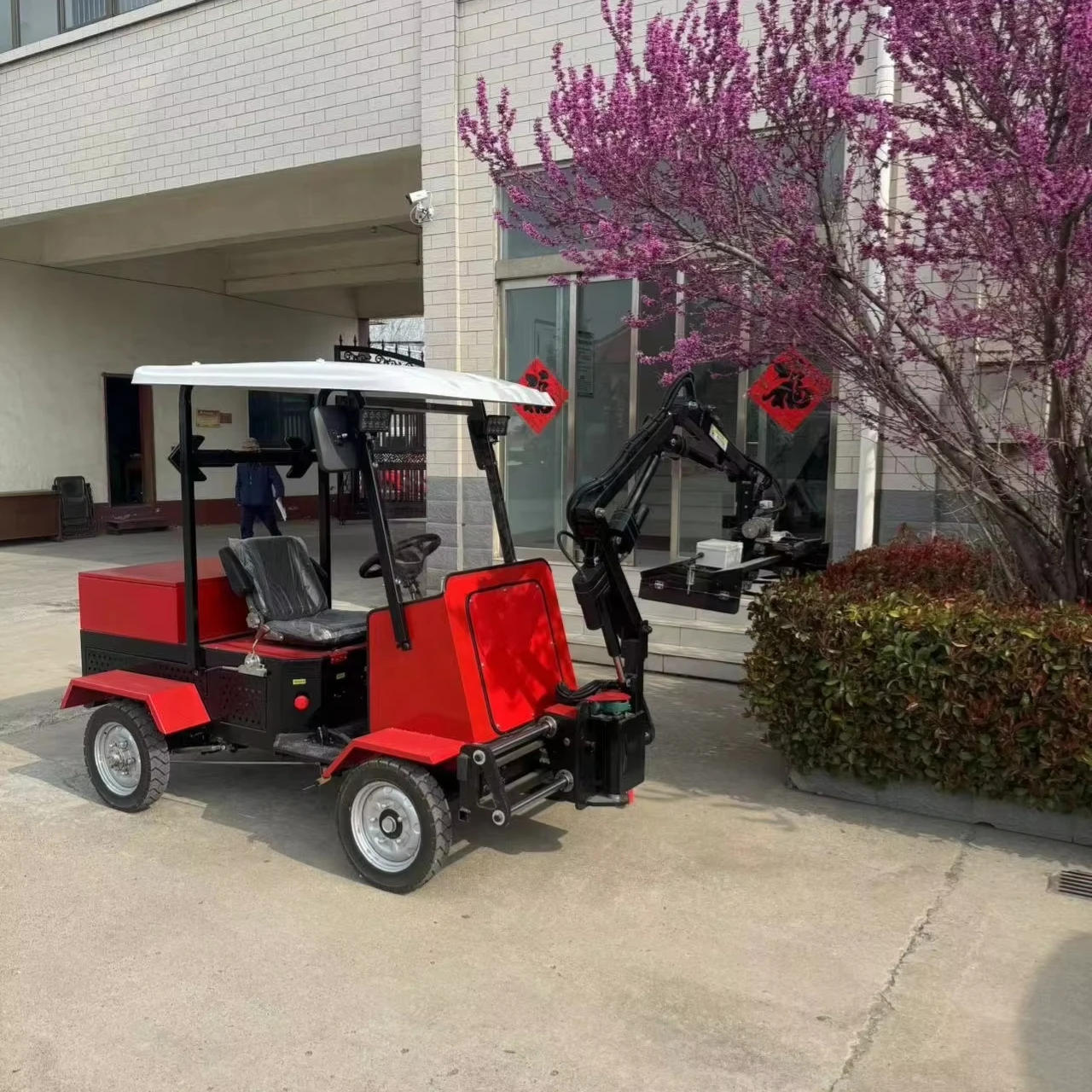 Adjustable Pole Hedge Trimmer Tractor Trimming Automatic Hedge Trimmer Robot Ride-on Hedge Trimmer for Highway and Park Use