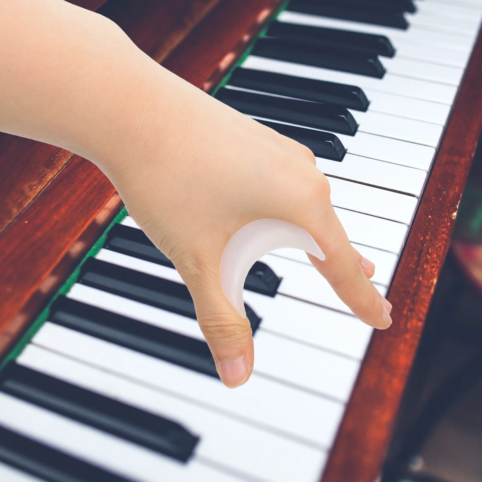 

Silica Gel Hand Corrector for Guzheng Practice Beginners Comfortable Finger Support Orthosis Durable Environmental Protection