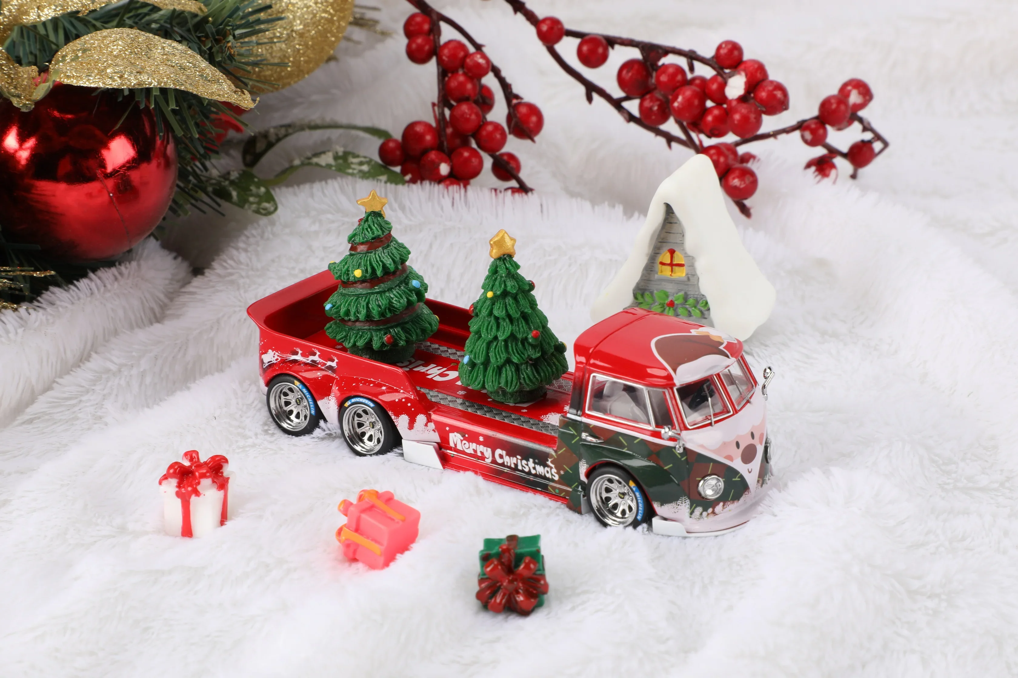 Liberty64 1:64  T1 Tow Truck Christmas Red Diecast Model Car