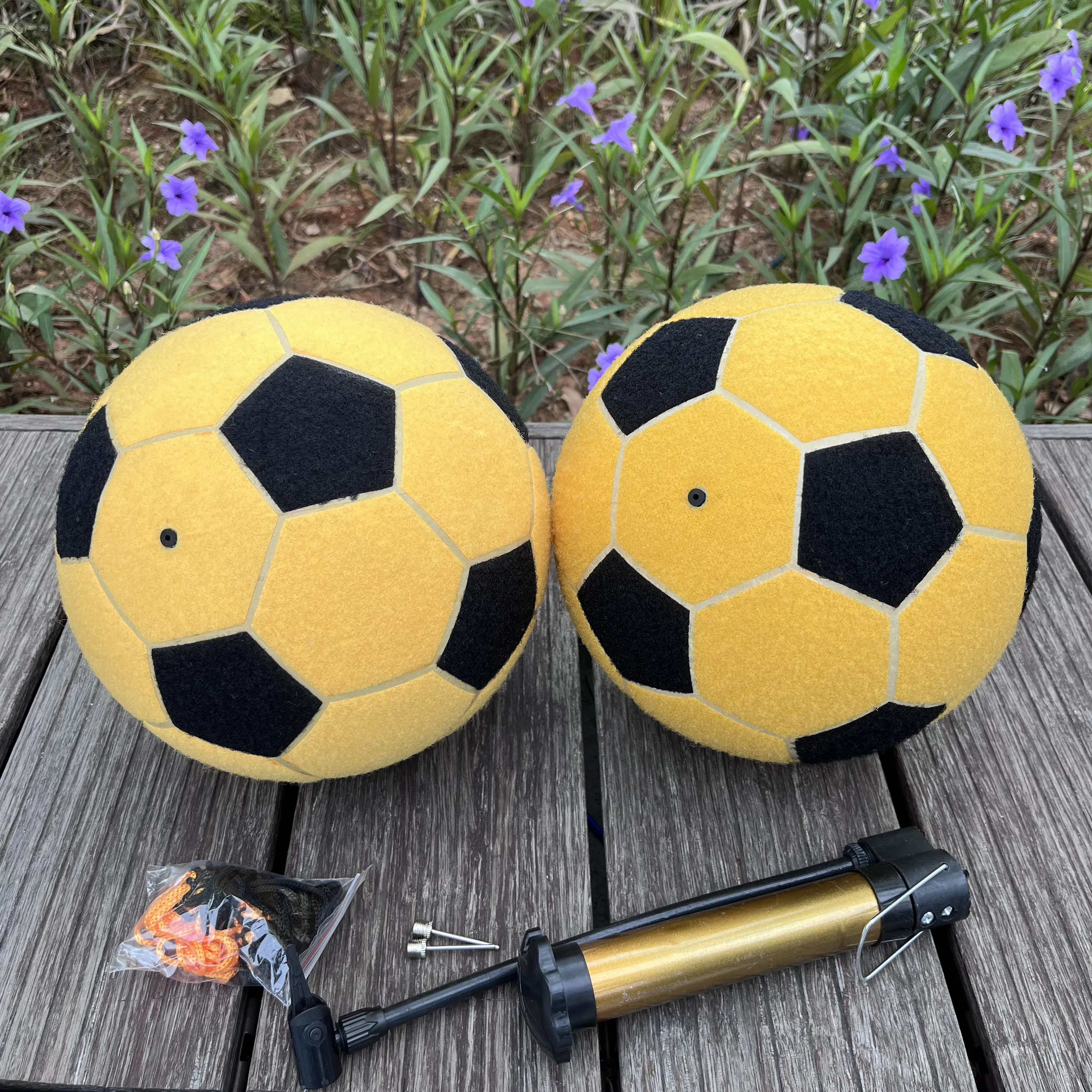 8.5'' Magic Tape Inflatable Sticky Football Soccer Ball for Kick Foot Dart Game Board Good Quality