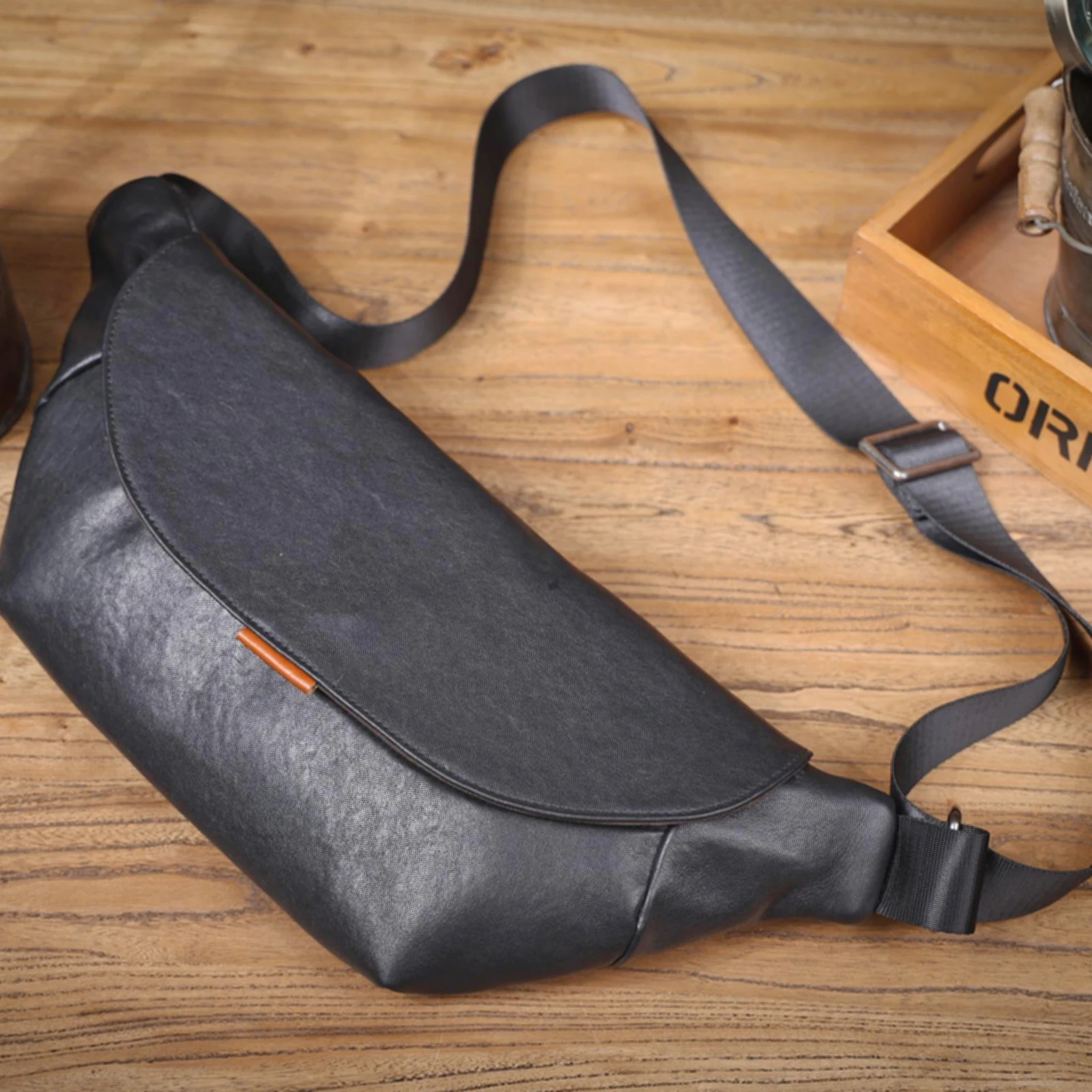 S.WORKER Herren-Umhängetasche aus echtem Leder, Umhängetaschen, einfache Rindsledertasche, pflanzlich gegerbtes Oberschichtleder, modisch, lässig – Detail 11