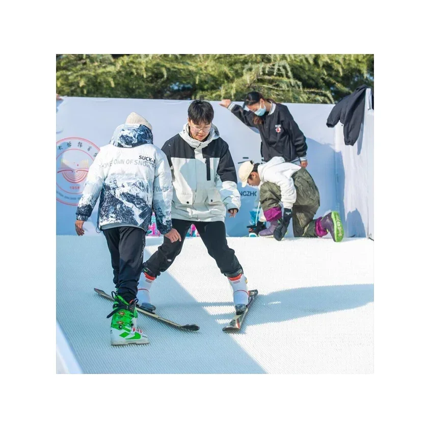 The Wish of Skiing in Four Seasons Has Finally Come True Winter Snow and Summer Training Dry Ski