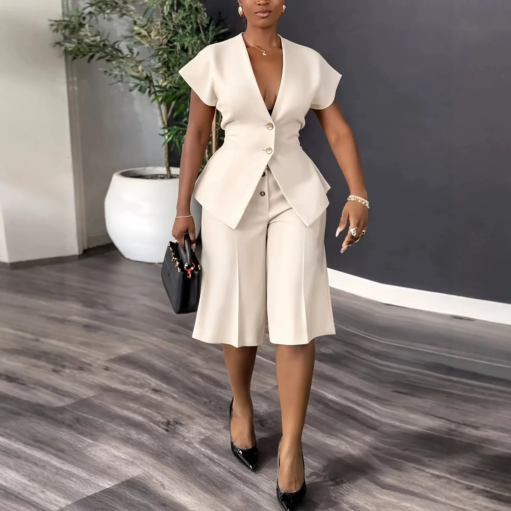 Damen 2-Teiliges Set: V-Ausschnitt Blazer mit Kurzen Ärmeln und Peplum und Hochgeschnittene Weite Bermuda-Shorts, Elegantes Formelles Büro-Set