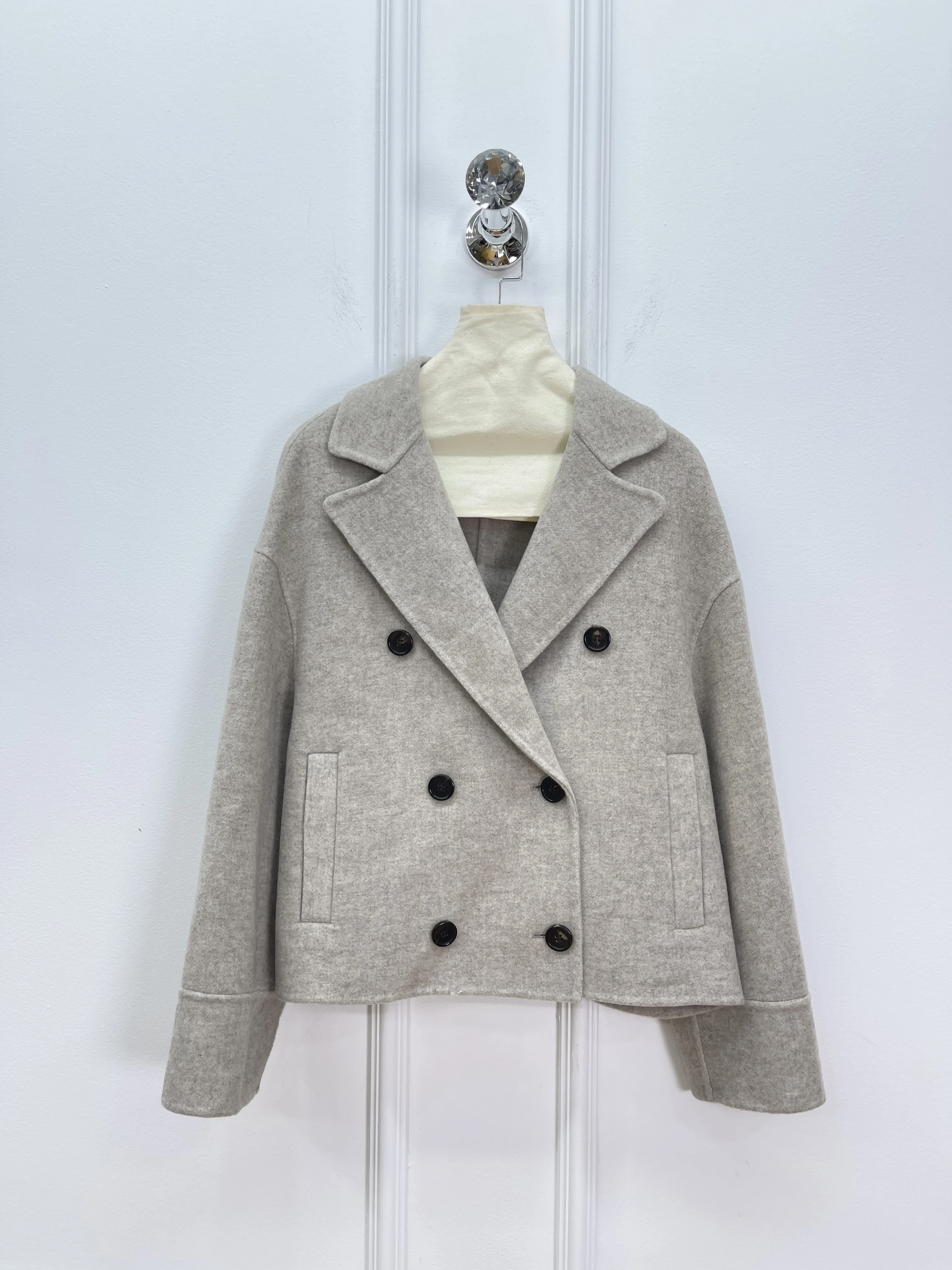 

Осенне-зимний высококачественный костюм с воротником, двубортный кашемировый шерстяной короткий пиджак, модный костюм с длинными рукавами