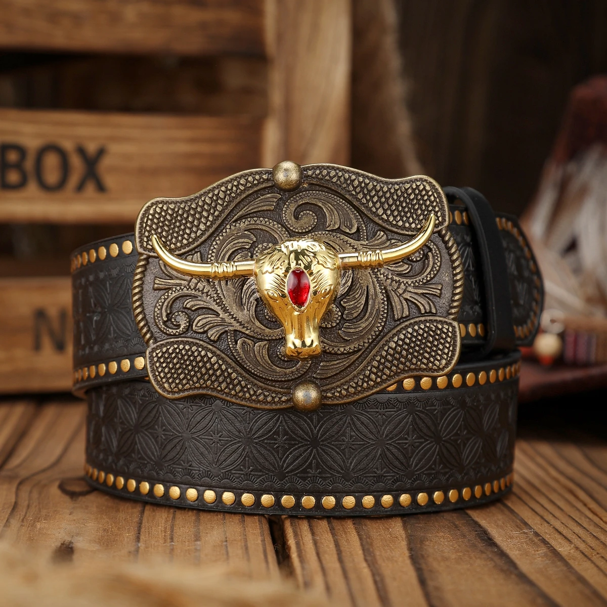 حزام PU بإبزيم على الطراز الغربي مناسب لكل من الرجال والنساء، وحزام كاجوال فريد من نوعه (مع أظافر مثقوبة)