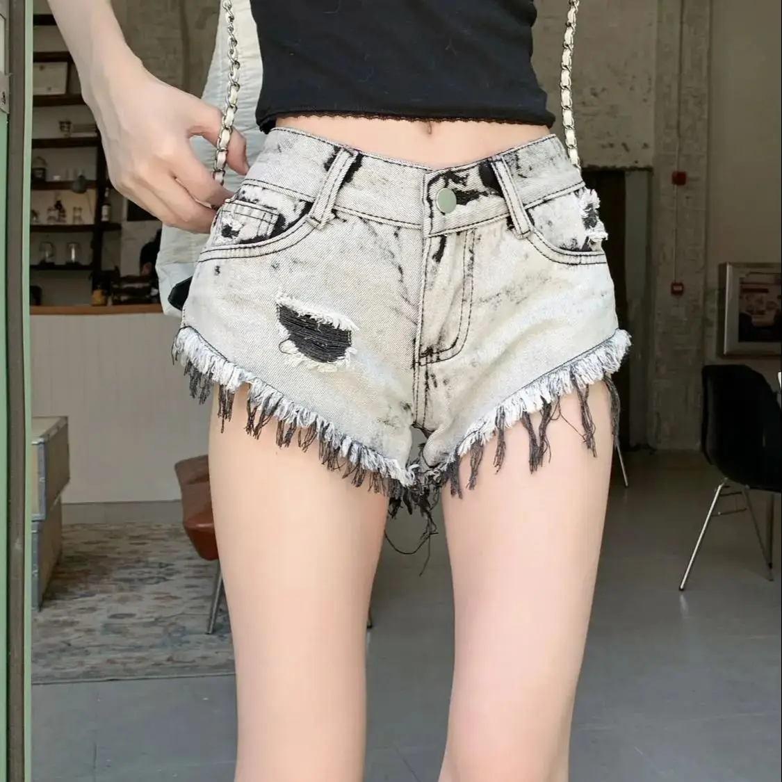 Denim Shorts Grey Broken Edge 2024 New Summer Low Waist Light A-Line Hot Pants Korean Women'S Personalized Ripped Denim Shorts