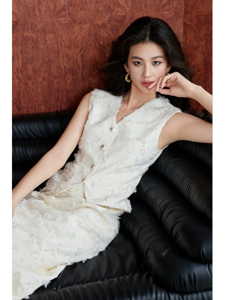 

Wangxo High Waist Half Skirt Set V Neck Tassel Flocking Texture Reimagining Eastern Aesthetics Fashionable Women's Ensemble