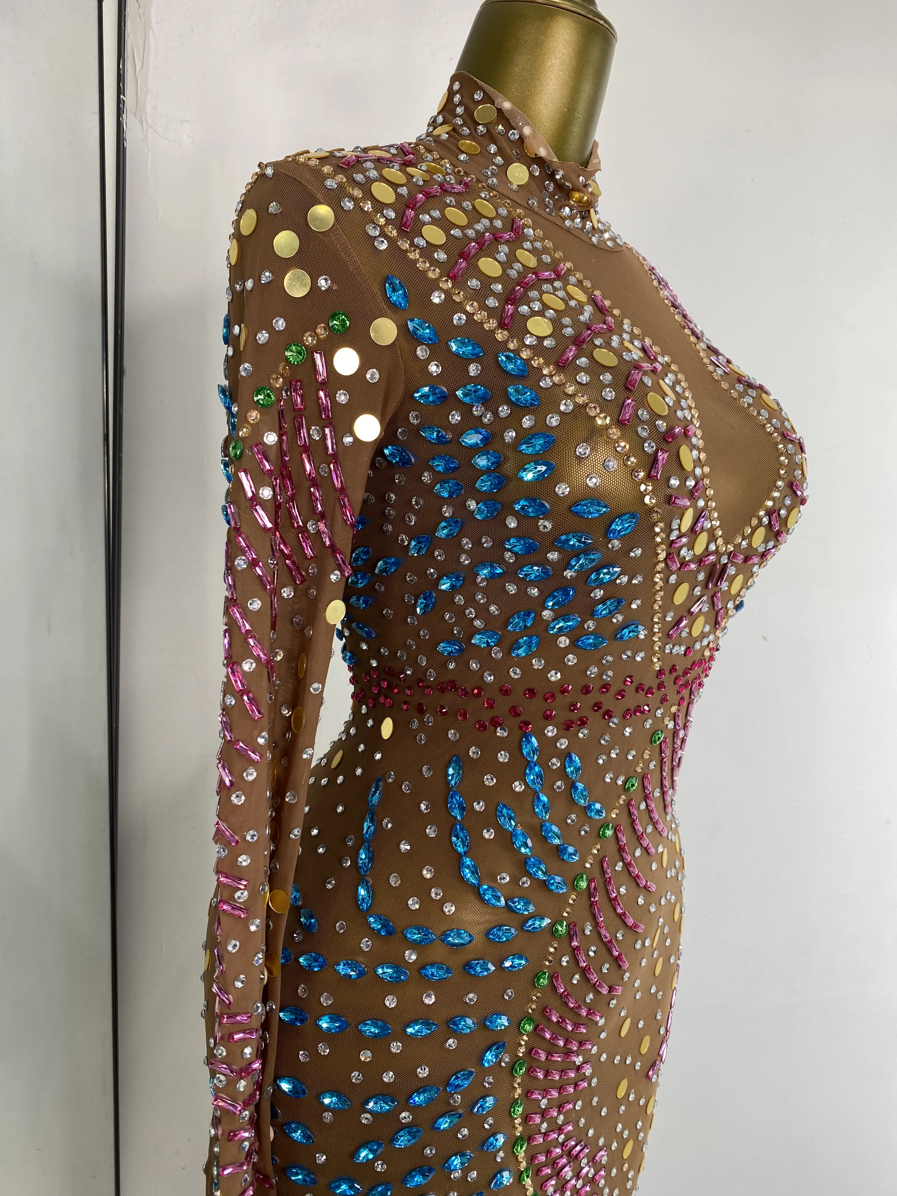 Women Luxury Prom Gowns Colorful Rhinestones Sequines Shiny Dress Elegant Long Sleeve Turtleneck Brown Mesh Long Stage Costumes
