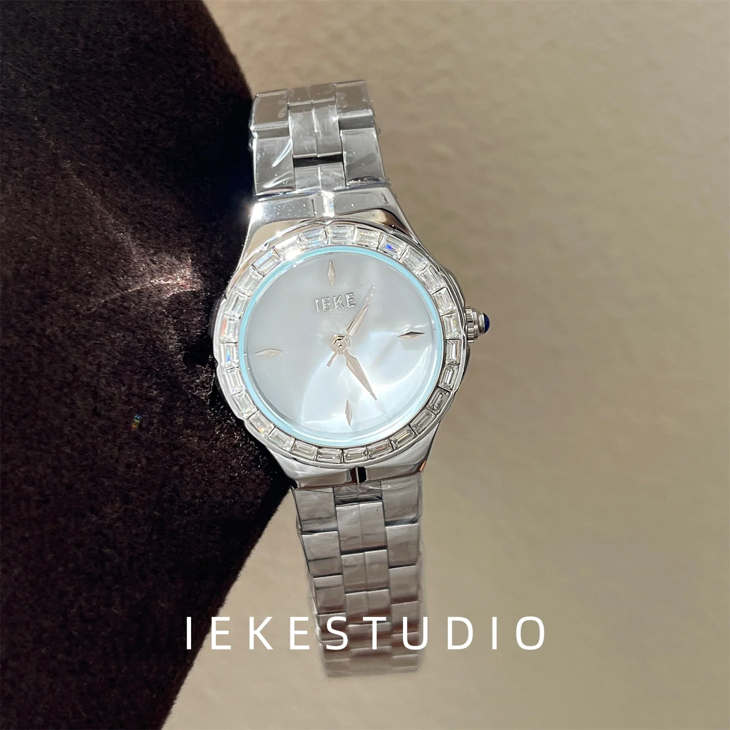 

Metal Watch for Women - Round Luxury Niche Exquisite High-End Small Watch Ladies' Steel Bracelet Wristwatch for Work