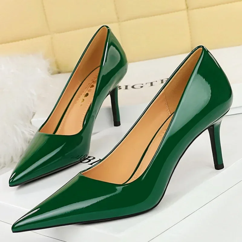 Women Fashion Simplicity Pointed Toe 7cm Thin High Heels Career Pumps Temperament Glossy Patent Leather Lady Shoes Green Camel