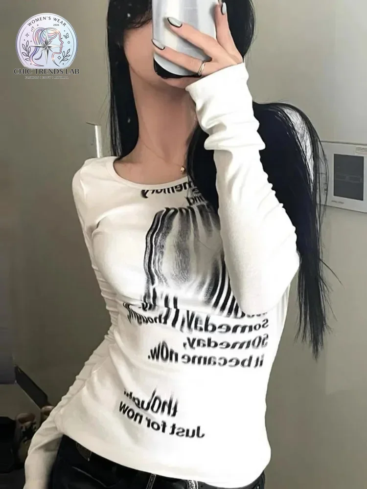 Graffiti Letter Print T Shirt Women Slim Crop Tops Long Sleeve Y2k Aesthetic Grunge Tees Streetwear Harajuku Tshirts Graphic