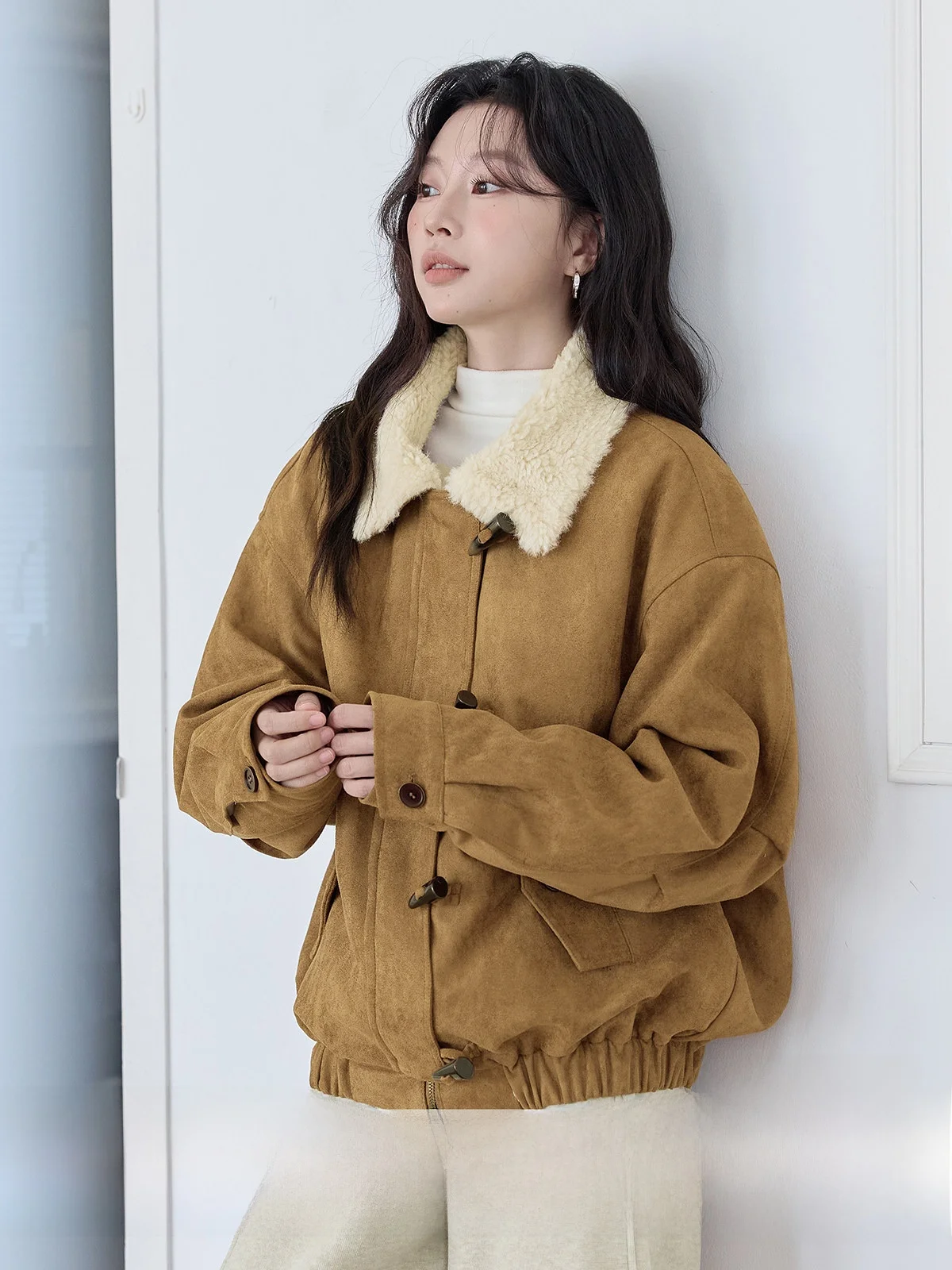 

HuiXi Suede Leather Fur Integrated Women's Jacket Thickened Vintage Style Commute Fashion Winter 2025 New Arrival