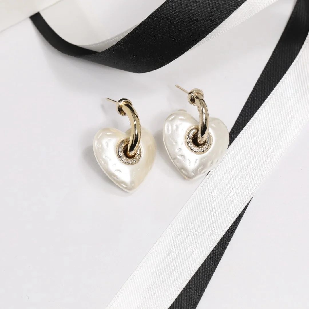 

Europe and the United States simple niche winding linear earrings