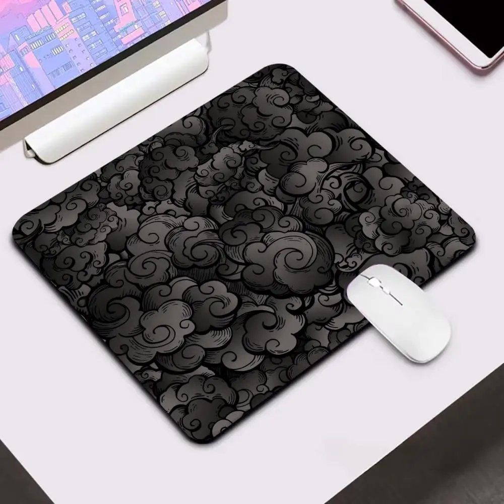 

Маленький коврик для мыши с японскими облаками Kawaii Little Black, настольный коврик, офисный ковер, большой игровой коврик для мыши, нескользящий резиновый коврик для мыши 22X18