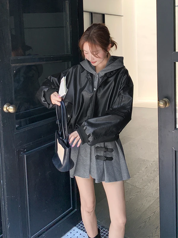 

Уникальная короткая черная кожаная куртка женская с капюшоном, в стиле пэчворк, имитация двухслойности, весна-осень, новый стиль, для повседневной носки, модная