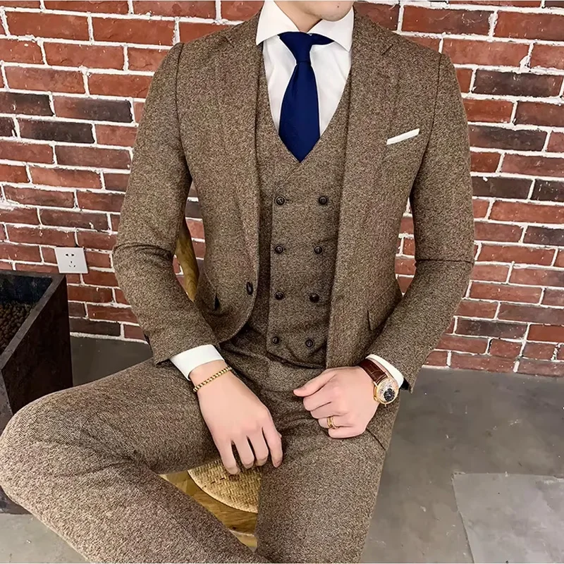 ชุดสูทผู้ชายคุณภาพสูง ทรงเข้ารูป แฟชั่นสำหรับงานเลี้ยง งานแต่งงาน กระดุมเดี่ยว (เสื้อสูท+เสื้อกั๊ก+กางเกง) สไตล์ธุรกิจ หล่อ เท่  รับตัดตามสั่ง ชุดลำลอง