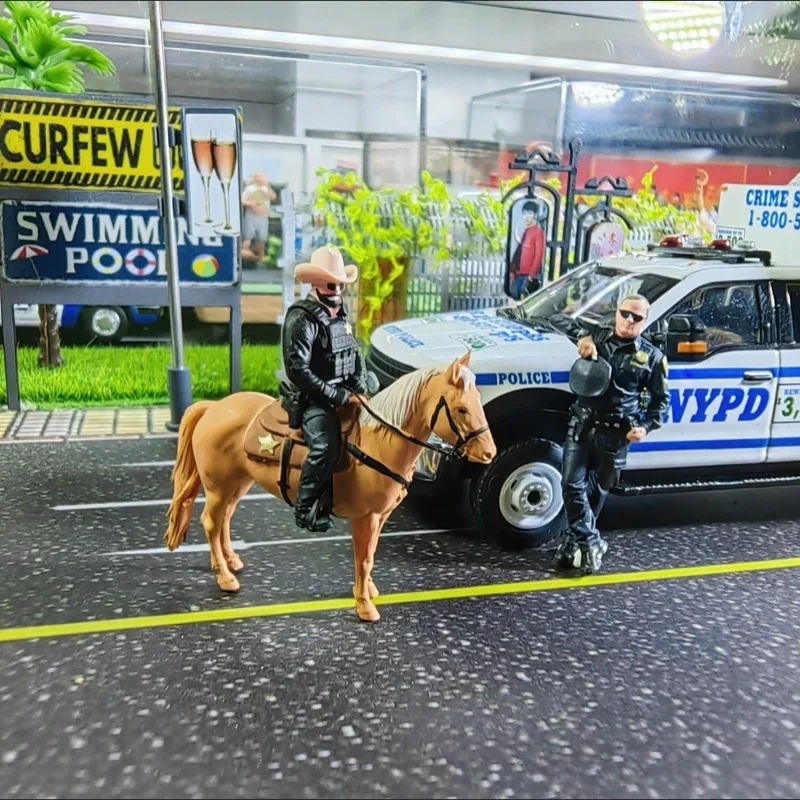 New 1/64 Miniature Model Of Male Police Officer Riding A Horse DIY Hand Drawn Car Model Scene Matching Collection Ornament Gift