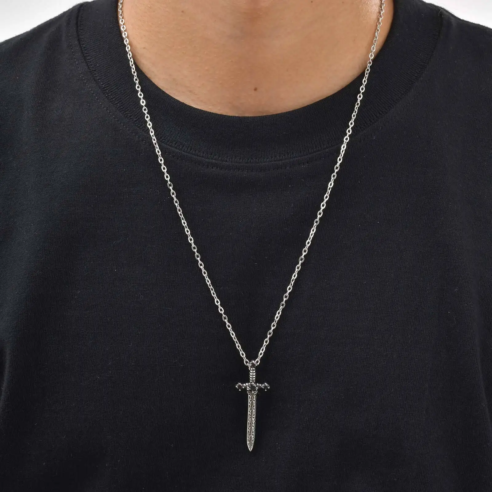 Punk-Edelstahl-Schwert-Halskette für Männer und Jungen, Vintage-Anhänger in schwarzer Zirkon-Schwertform, Geschenk für BBF Son Dad – Detail 1