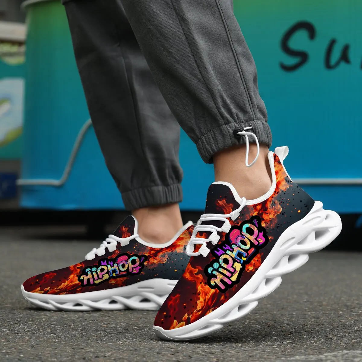 

New Type of Casual Lace-up Sports Shoes for Both Men and Women Simple and Two-tone Striped Flame Pattern and Letter Design