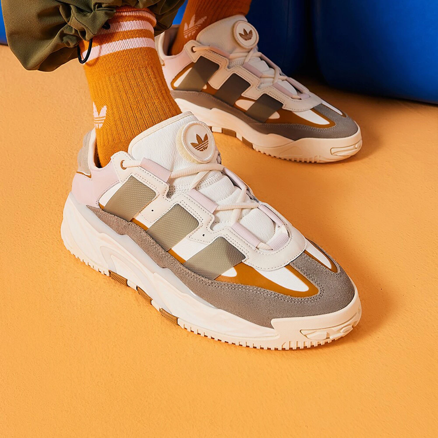 

Прочные низкие кроссовки унисекс Adidas Original Trefoil ID1119