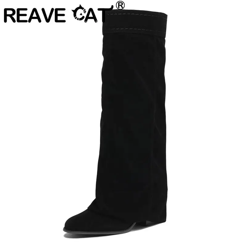 

REAVE CAT 2025 Новый дизайн Женские сапоги до колена из флока Замшевые туфли с круглым носком и блочным каблуком 7 см без шнуровки плюс размер 42 43 44 Dating Bota