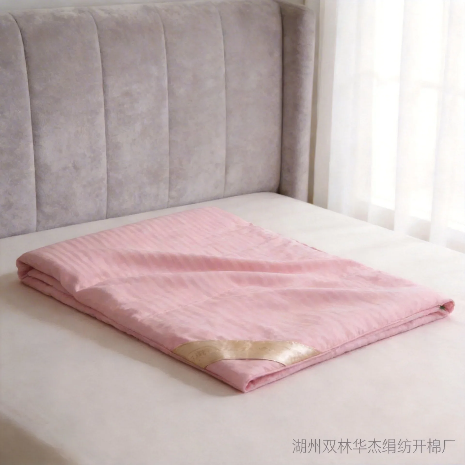

Handcrafted Mulberry Silk Duvet 2-in-1 Detachable Quilt Core Single Double Kids Size All Season Air Conditioner Blanket