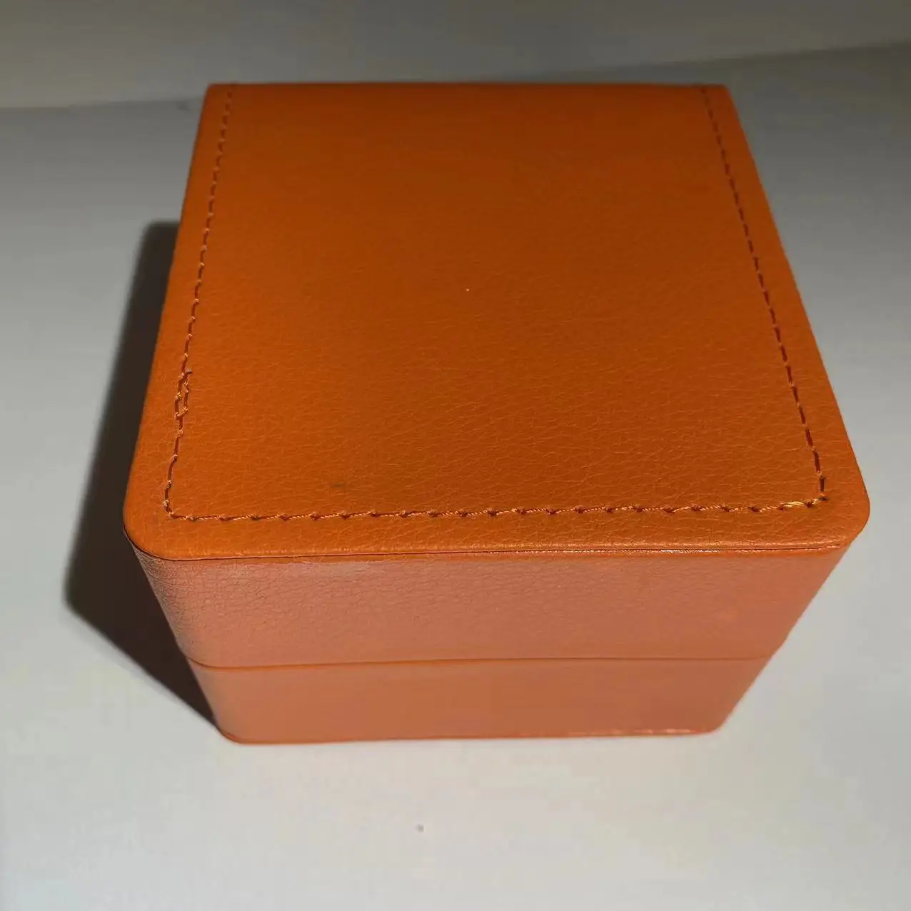 

Bracelets, watches, accessories, luxury gift boxes, gifts for friends, elders, girlfriends, leather pillows, cotton.