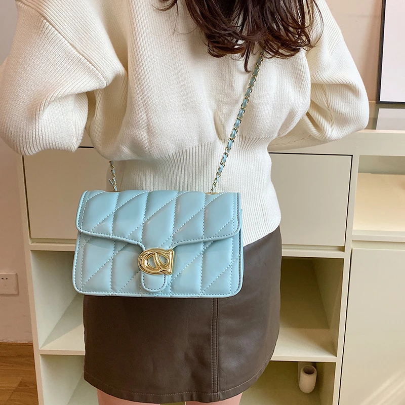 

Trendy Women Handbag Faux Leather Material with Tassel Decoration Spacious Interior Lightweight Comfortable for Daily Use