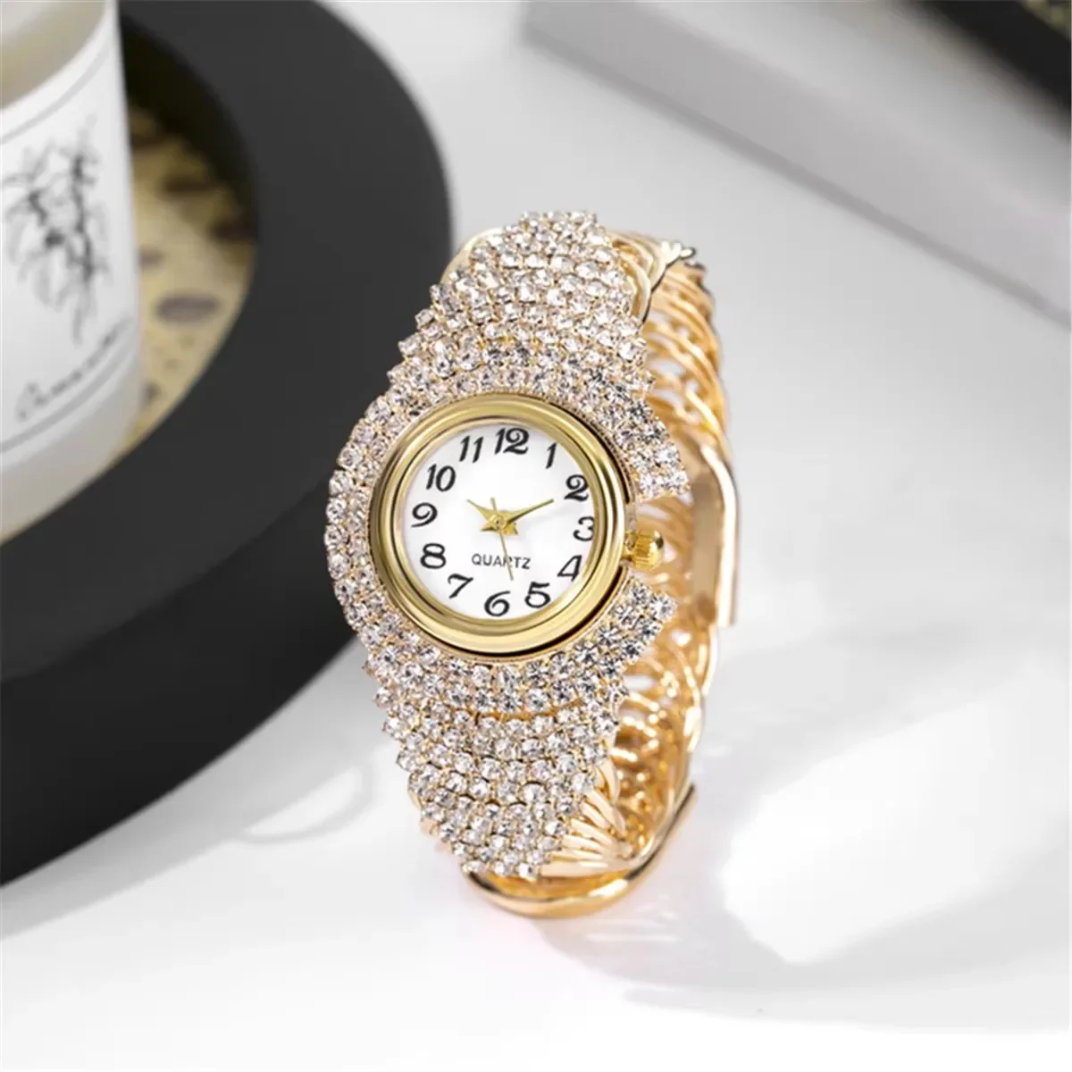2026Fashion Versatile Women's Watch Full Diamond Fashion Women's Watch Versatile Casual Women's Quartz Bracelet Watch