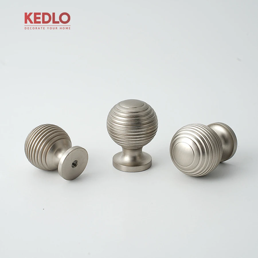 KEDLO, massiver Messinggriff, 14 mm Durchmesser, robust, für Schränke, Kühlschränke, gebürstetes Nickel, Möbelgriff, Türgriff, 500 mm. – Detail 9