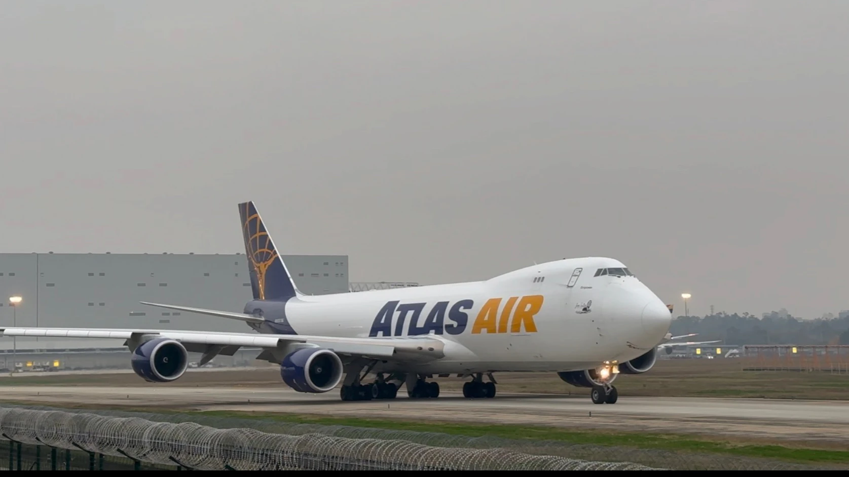 

1:150 Scale 47CM B747-400 ATLAS AIR Airlines Airplane Toy Resin Plastic Assembly Plane Replica Model For Collection Display Gift