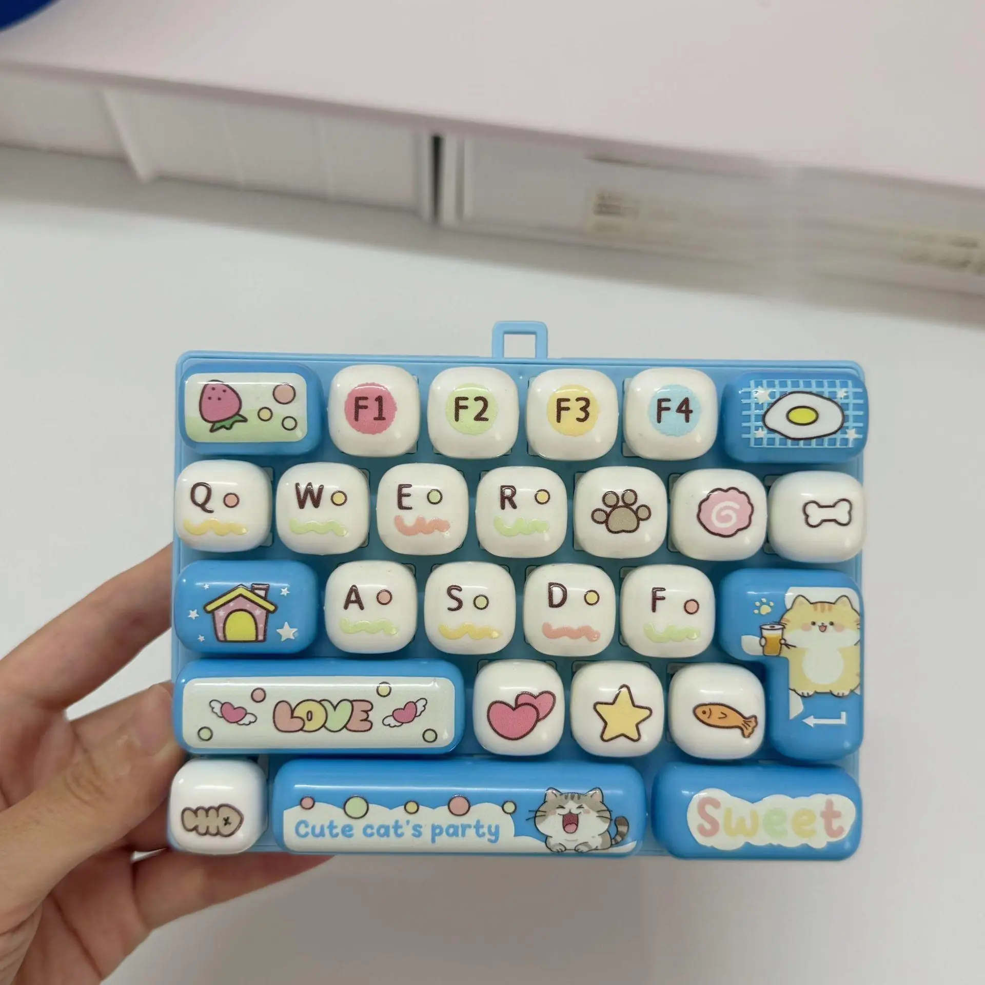 Happy Unending Stress Relief 26-Key Mechanical Keyboard Animal Diary Finger Press Toy Keychain