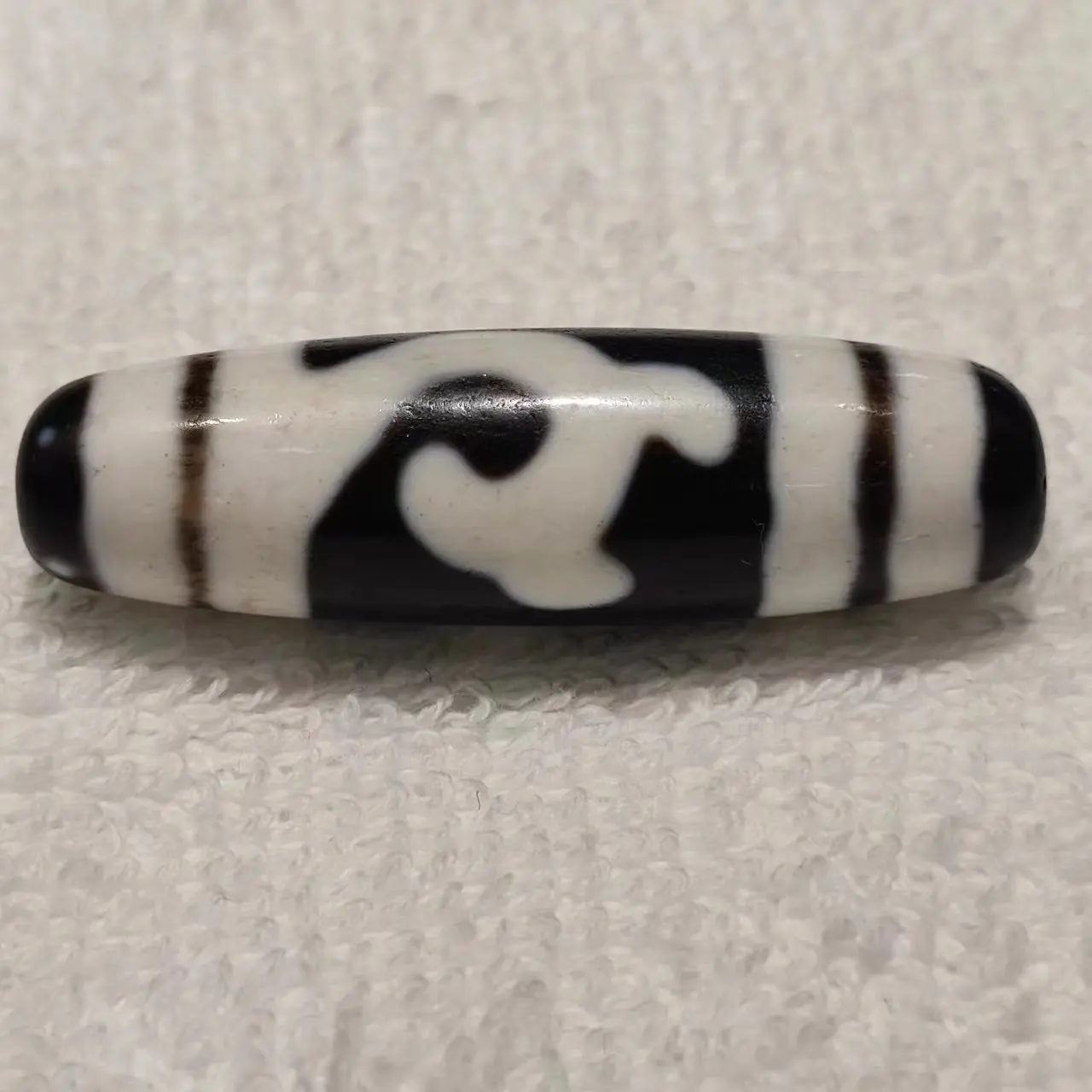 1pcs/lot natural green tara pattern old agate dzi Extreme black and white cinnabar Old material Weathering lines Accessories diy