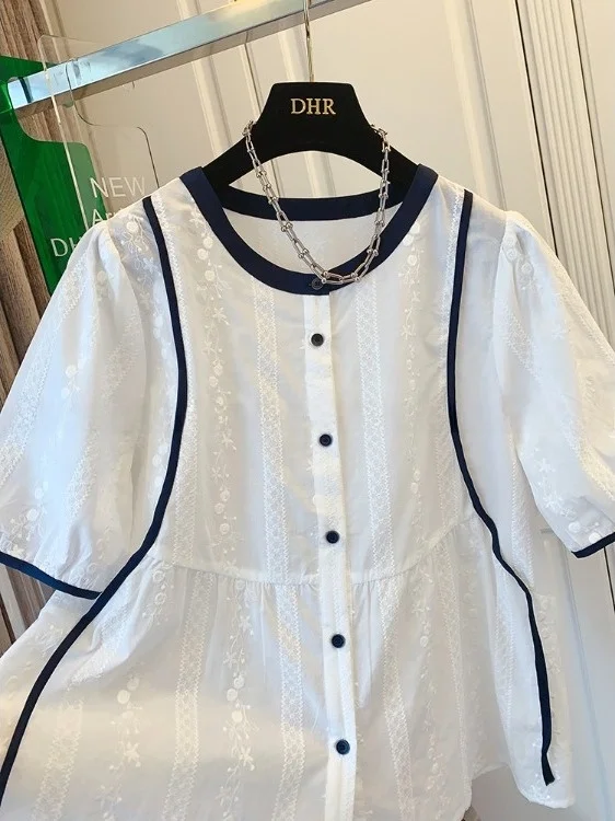 ユニークで美しい刺繍入りの女性用ファッショナブルな初夏服、ゆったりとしたラウンドネックボタンアップ