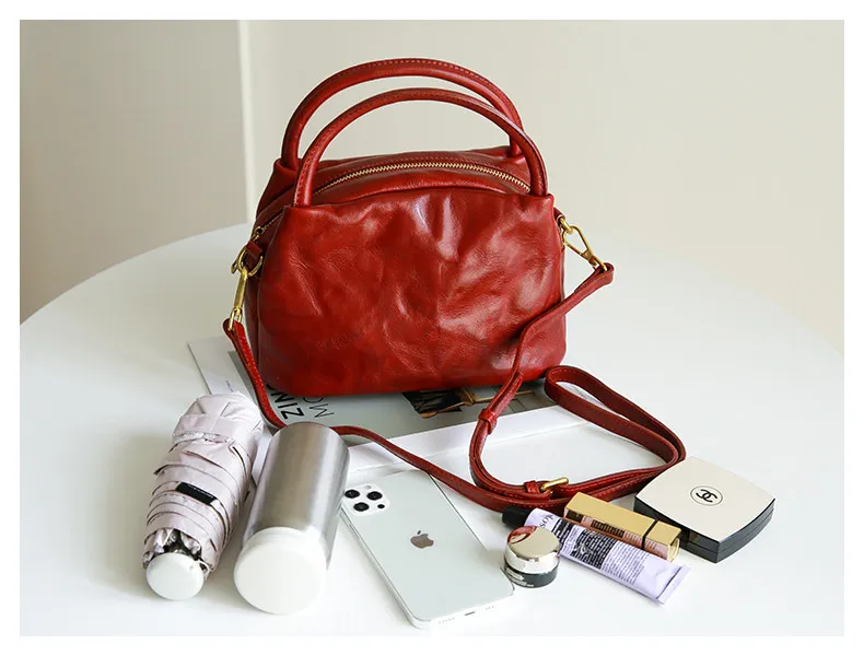 Von Modedesignern handgefertigte, hochwertige Damenhandtaschen aus echtem Leder, luxuriöse Outdoor- und Party-Umhängetaschen aus weichem Leder. – Detail 3