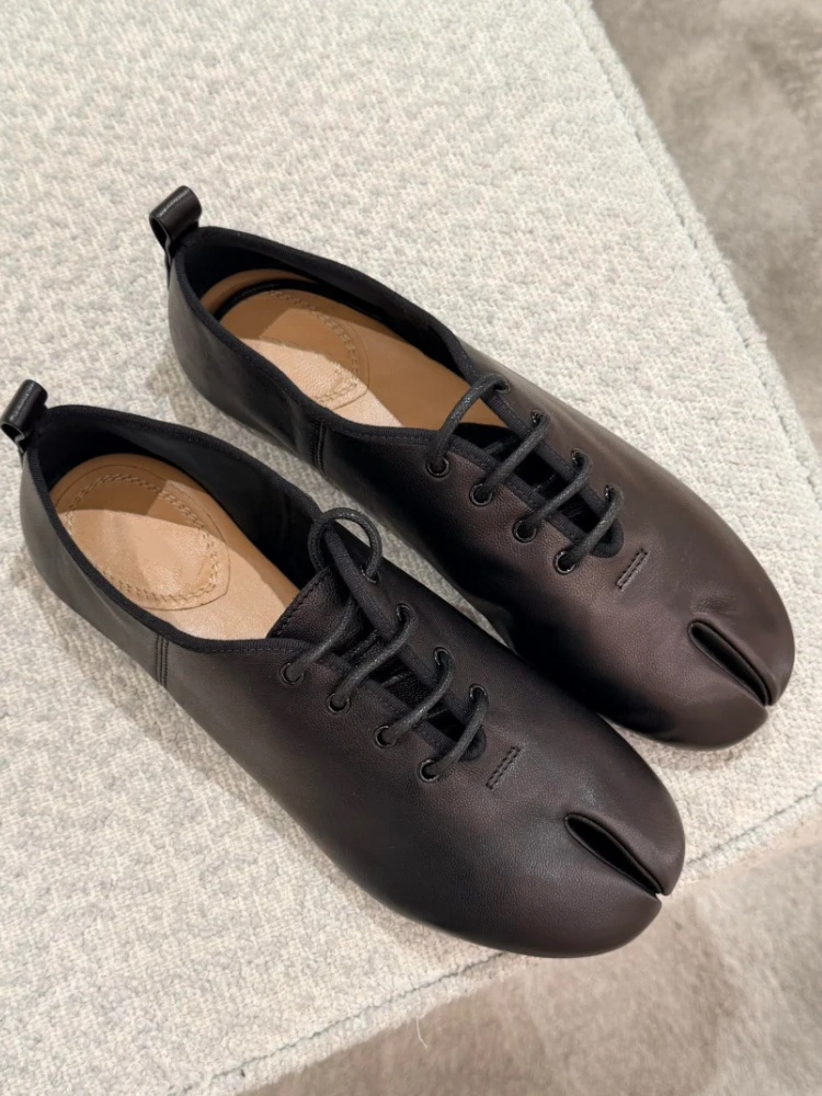 

Women's Black Leather Split-Toe Lace-Up Flats Minimalist Design Edgy Casual Style for Streetwear Fashion-Forward Daily Outfits
