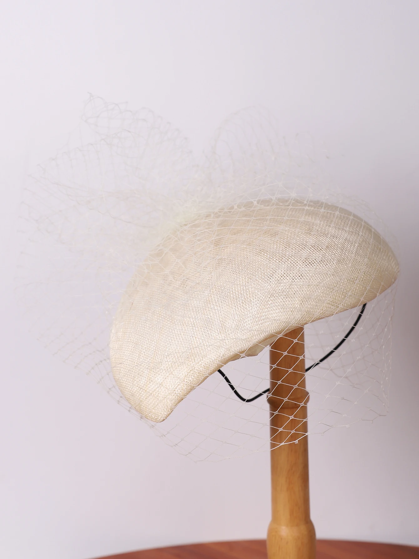 Elegant Sinamay Fascinator Hats in Beige White Black for Women Ladies - Vintage Tea Party Wedding Church Derby Hat with Veil for