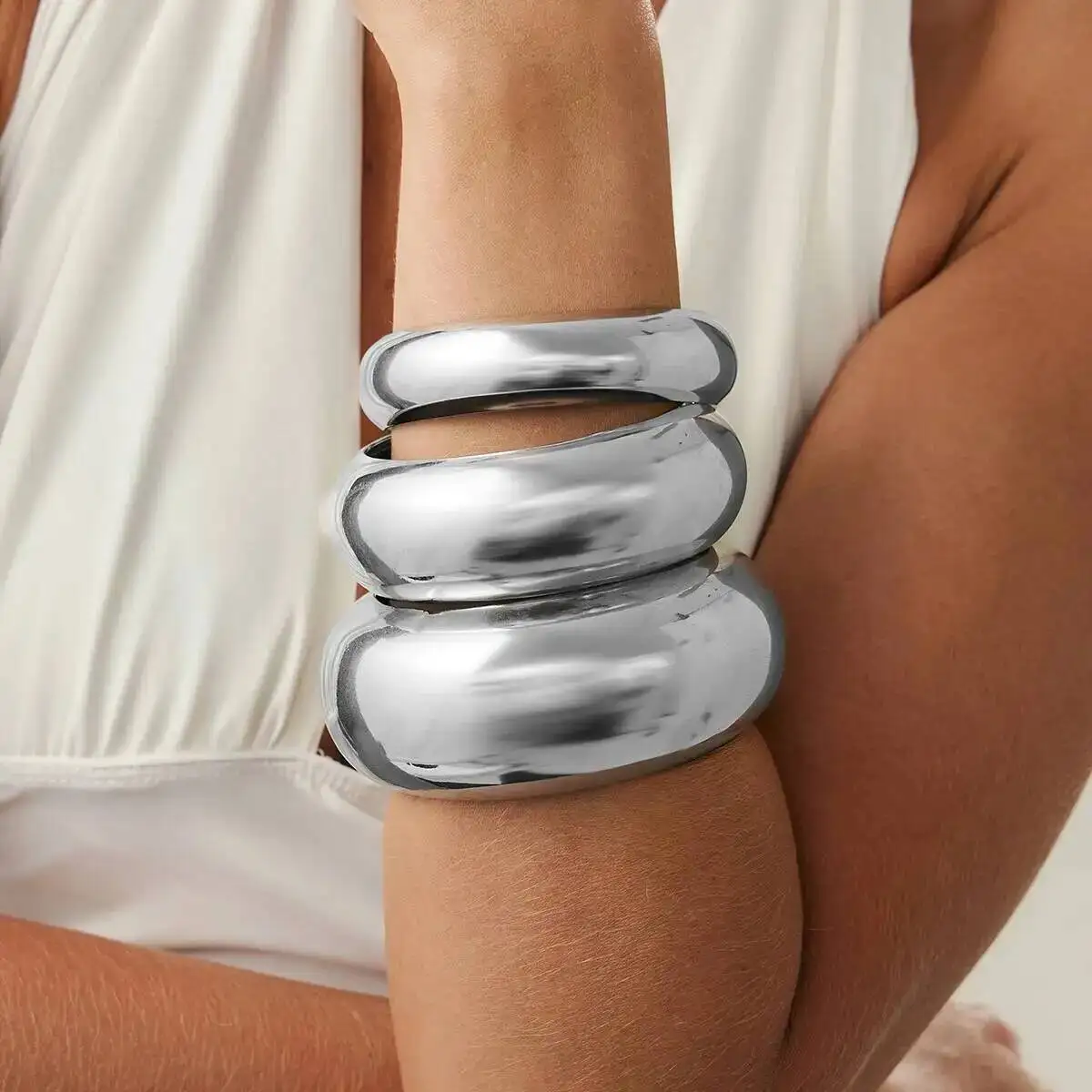 

KunJoe 3 Pcs/Set Exaggerated Smooth Surface Wide Bangle For Women Oversized Geometric Round Chunky Bangle Bracelet Party Jewelry