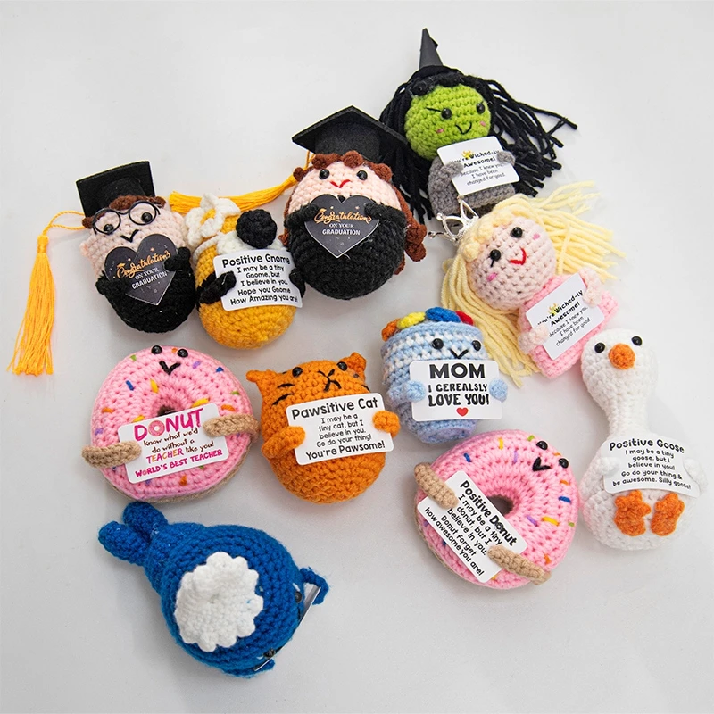 المنسوجة يدويا الحلي الكروشيه مضحك الطاقة الإيجابية الخضار دمية على شكل حيوان مع بطاقة المعانقة المهرجانات الإبداعية الهدايا الحرف اليدوية