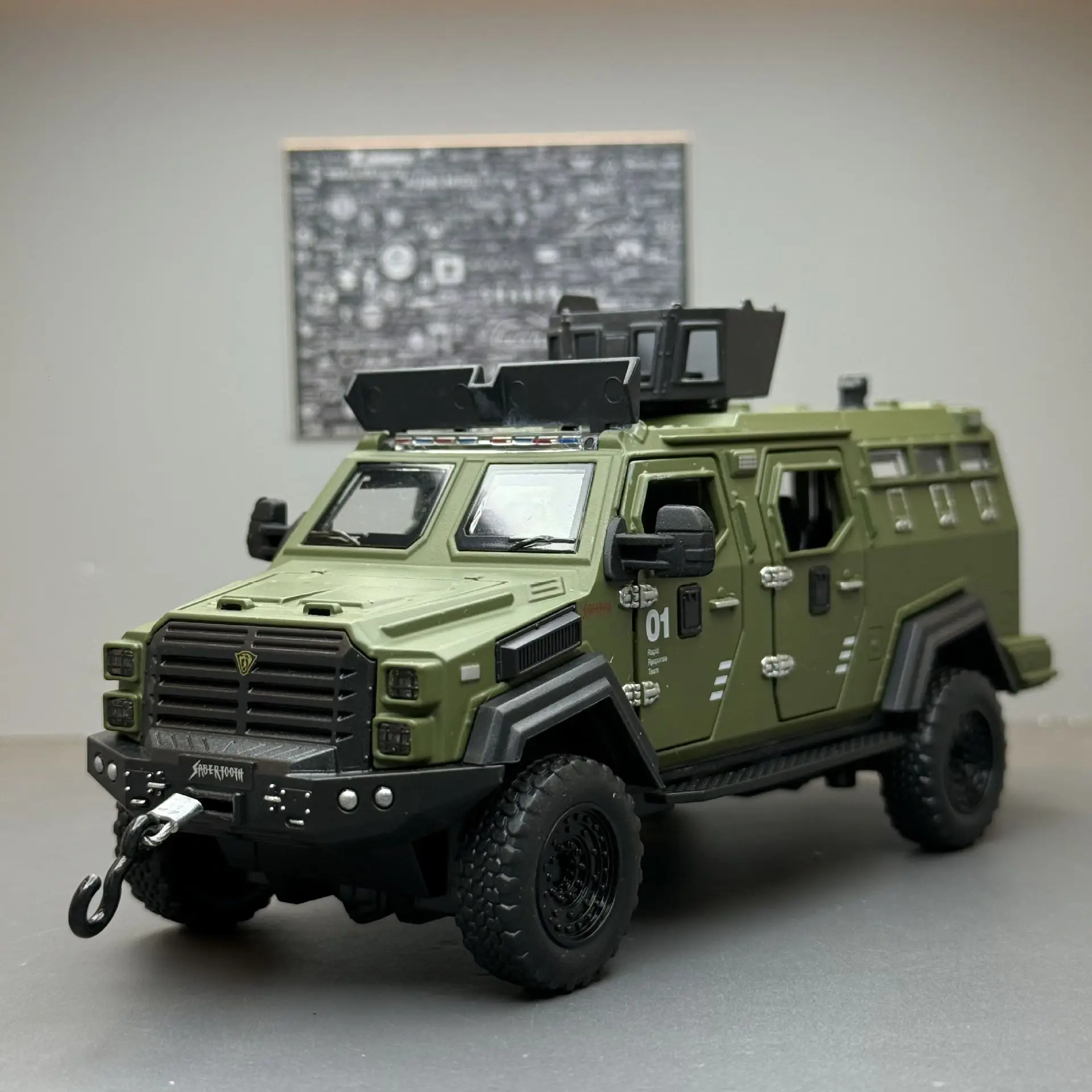1:32 Tiger Armored Police Vehicle Alloy Model Diecasts Metal Toy Explosion Proof Car Model Sound Light Toy Gifts