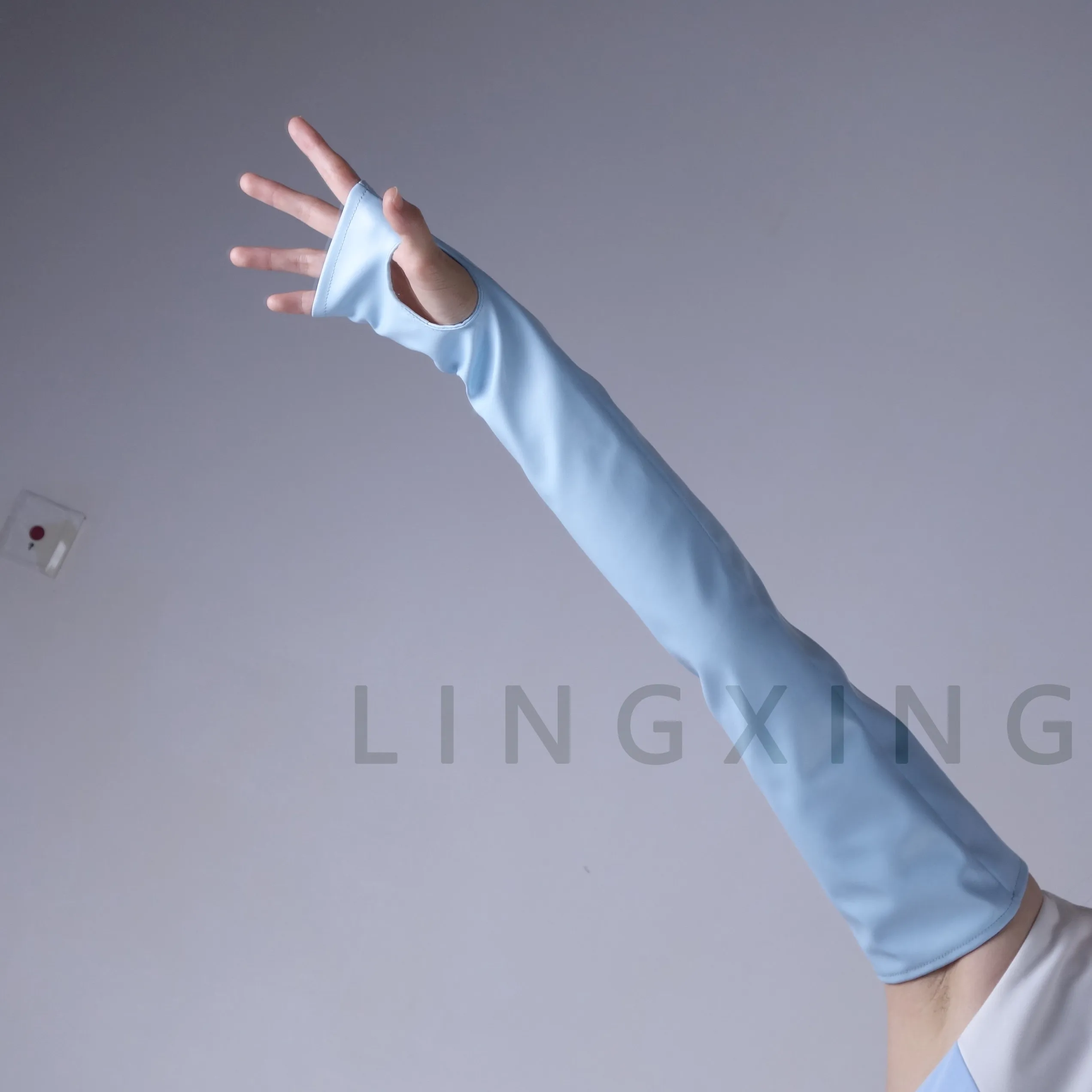 23 Zoll (60 cm) lange fingerlose Handschuhe aus Kunstleder, glänzend, schwarz-gelb, halbfingerlos, fingerlose Wärmer, Handgelenkstulpen, Armstulpen, sexy – Detail 40