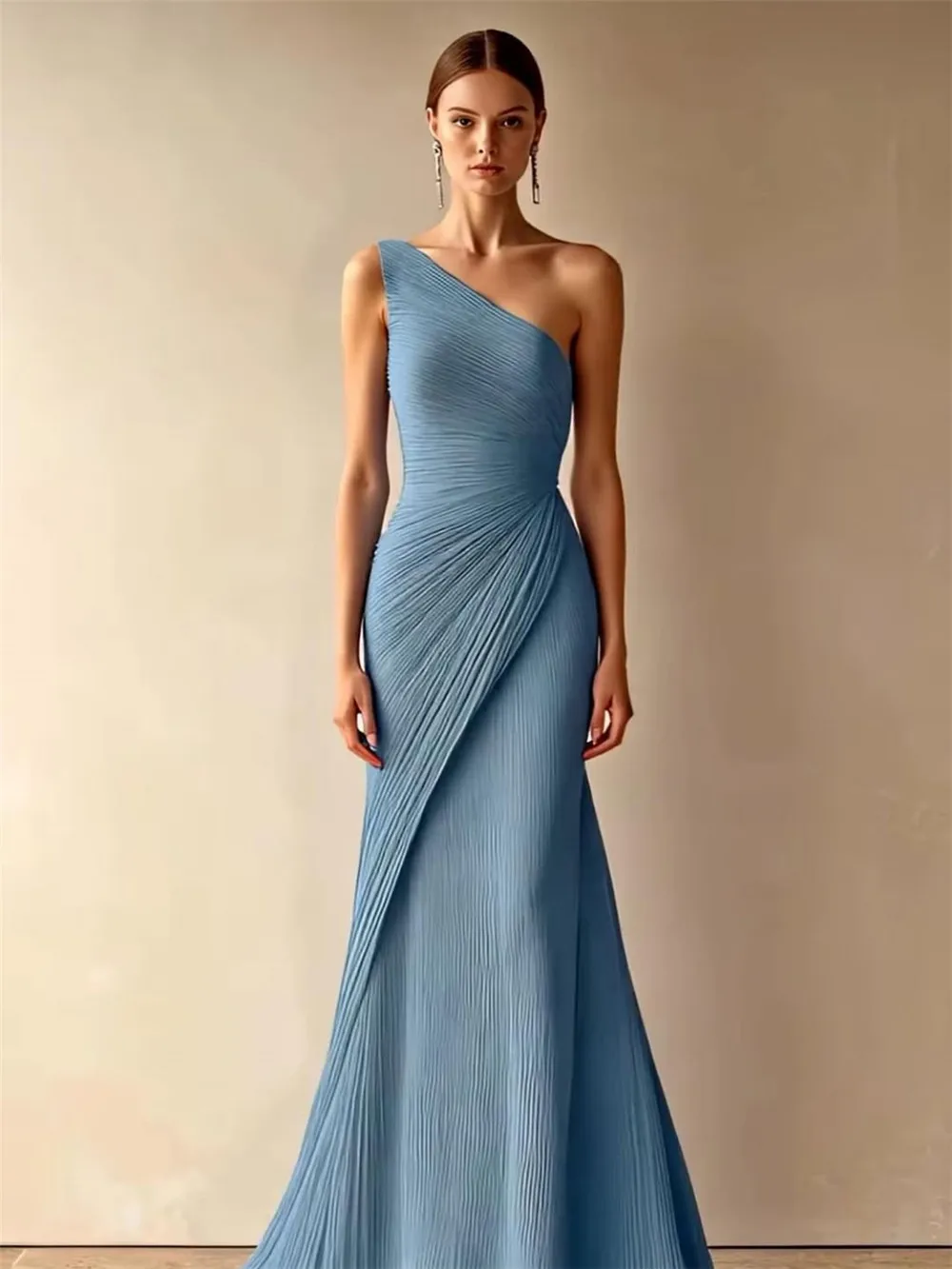 ชุดราตรีเดรสยาวทรงเข้ารูป ไหล่เดียว จีบเต็มตัว เรียบหรู ดูดี มีเสน่ห์ เหมาะสำหรับงานปาร์ตี้หรืองานพรอม ลดราคาพิเศษ