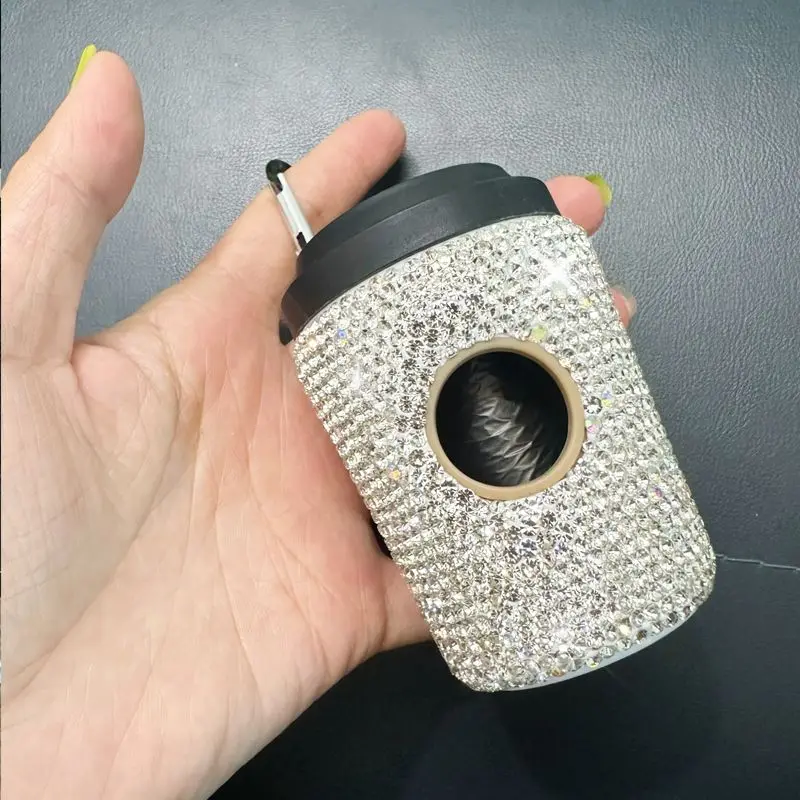 

Bling Diamond Кофейная чашка Держатель для мешка для собачьих какашек Портативный диспенсер для мешков для домашних какашек Аксессуары для чистки кошек с метеольной пряжкой