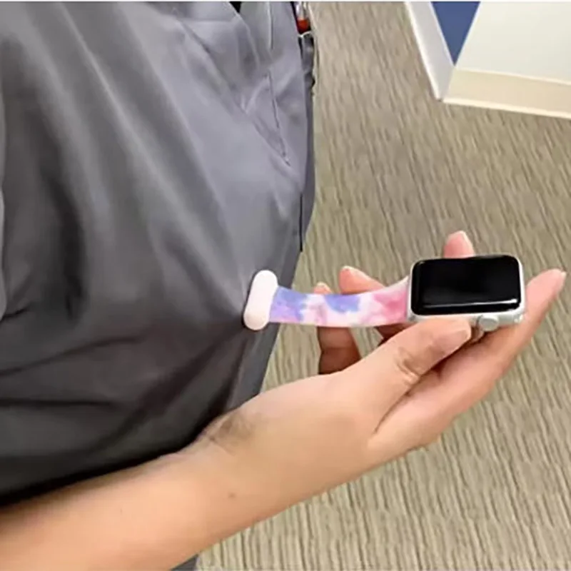Nuovo cinturino con spilla in silicone per Apple Watch 7/6/5/4/3/2/1 generazione 42/44/45mm Orologio da tasca universale per medico infermiere Orologio da appendere