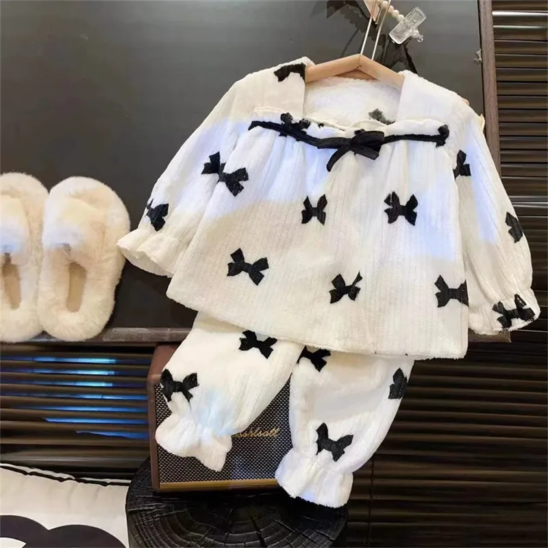 

Children's Stylish Long Sleeve Coral Fleece Pajama Set Soft and Fluffy Autumn Winter Girls' Warm Homewear Two-Piece Set