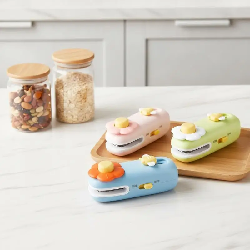 Portable Mini Heat Bag Sealing Machine Cute Flower Bee Print Plastic Sealer for Household Snack Bag Fresh Keeping