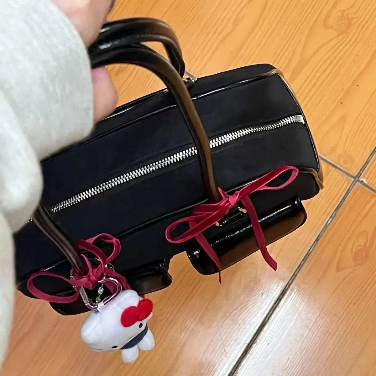 

Bloom Hot Girls Black Bowling Bag Women Vintage Red Ribbon Chic Pocket Handbag Female Haruku Aesthetic Shoulder Bags Bolsos