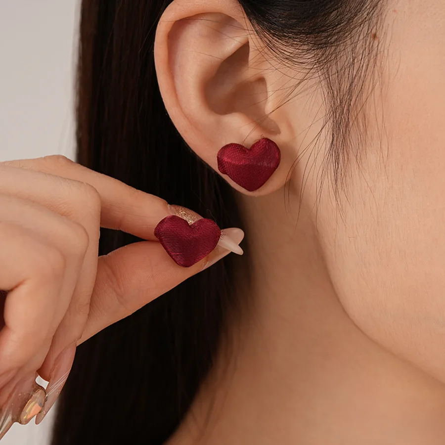 Retro brushed fabric love round striped silver needle earrings, fashionable niche temperament high-end earrings women